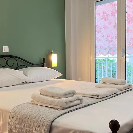 Athenian Vintage Style 2 Bdr Apartment-3